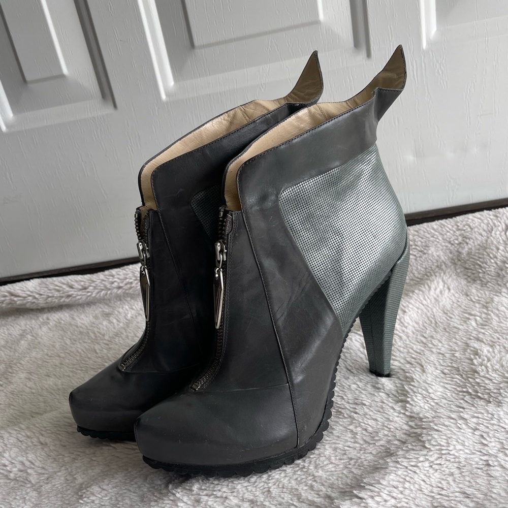 Women's High-Heel Ankle Boots in Dark Gray